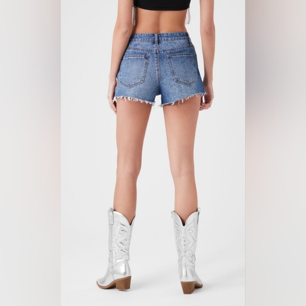 Forever 21 Denim Shorts with Cutout Faux Gem Heart Size 27 - Picture 3 of 9